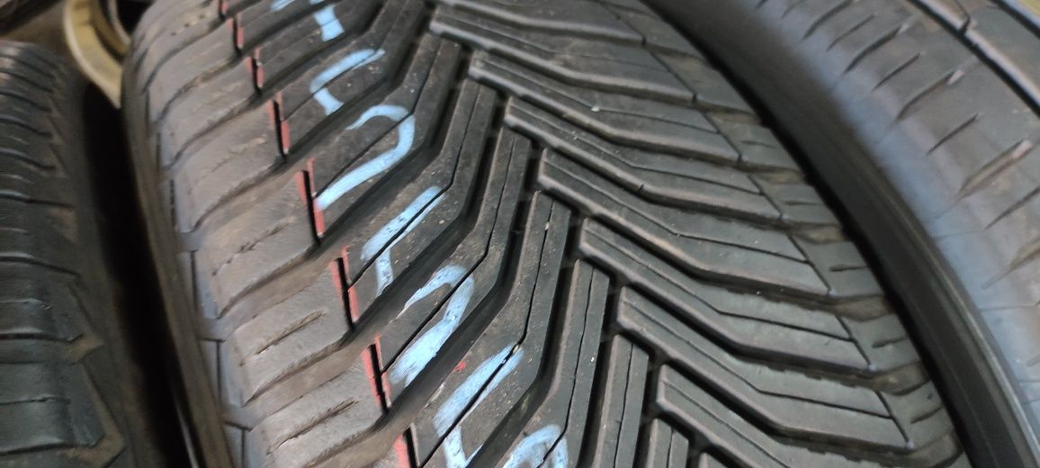 Pneus 215/55/17 semi novos