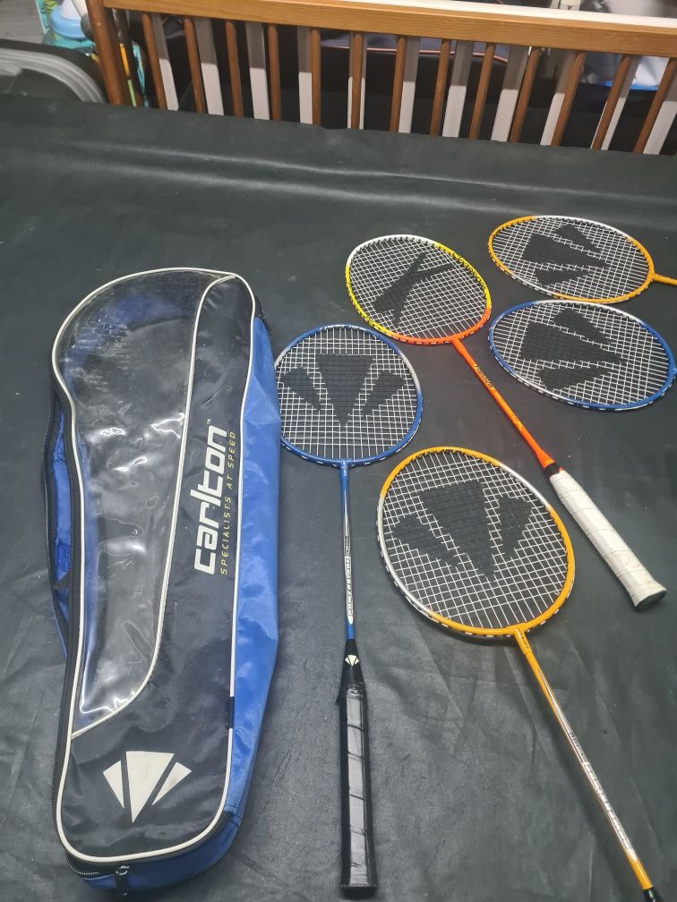 Conjuntos de Raquetes Badminton e Ofereço Raquete Slazenger...