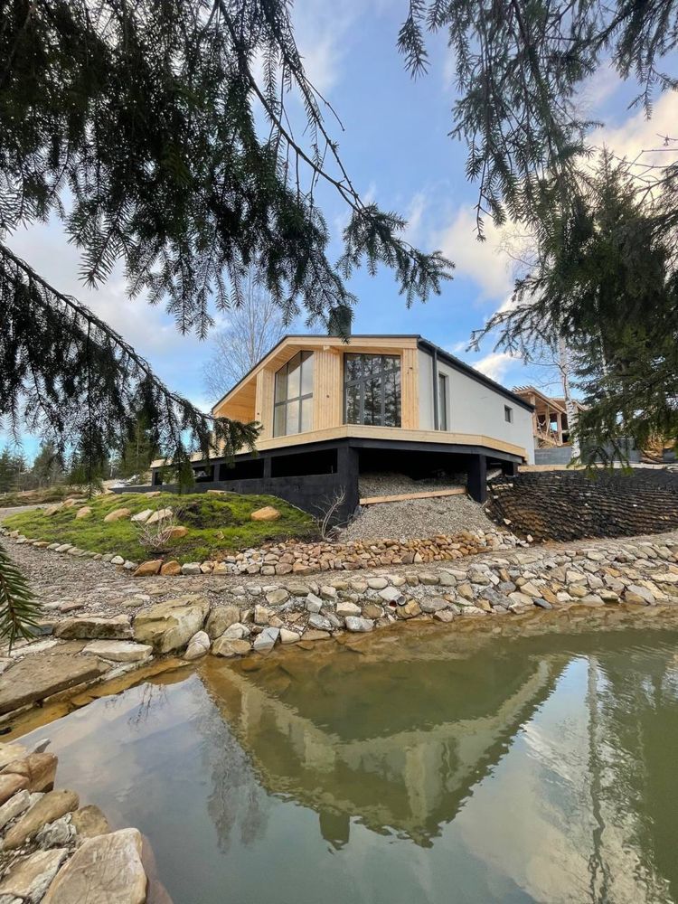 Продаж будинку 64 м2 з власним озером в Микуличин поруч Буковель