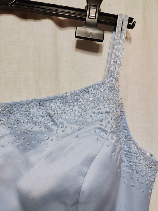 Błękitna suknia balowa weselna