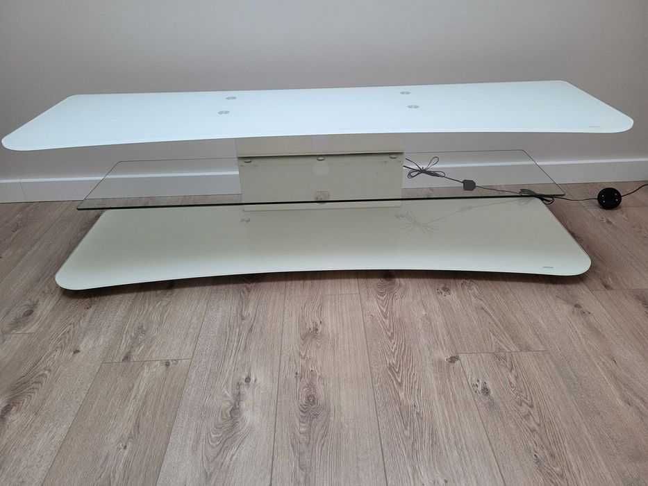 Szklana szafka z oświetleniem LED pod TV