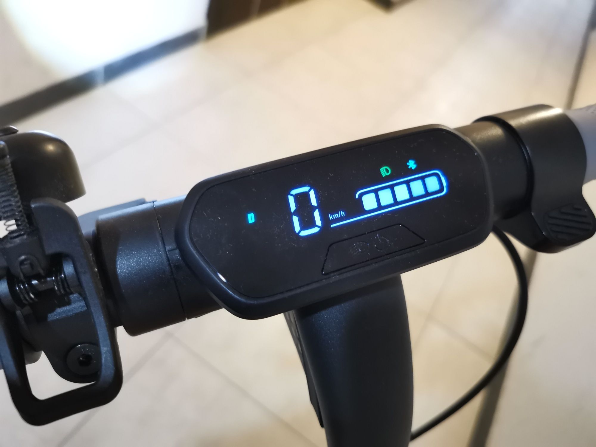 Електросамокат Segway Ninebot E2 E Black Электросамокат пробег 300 км.