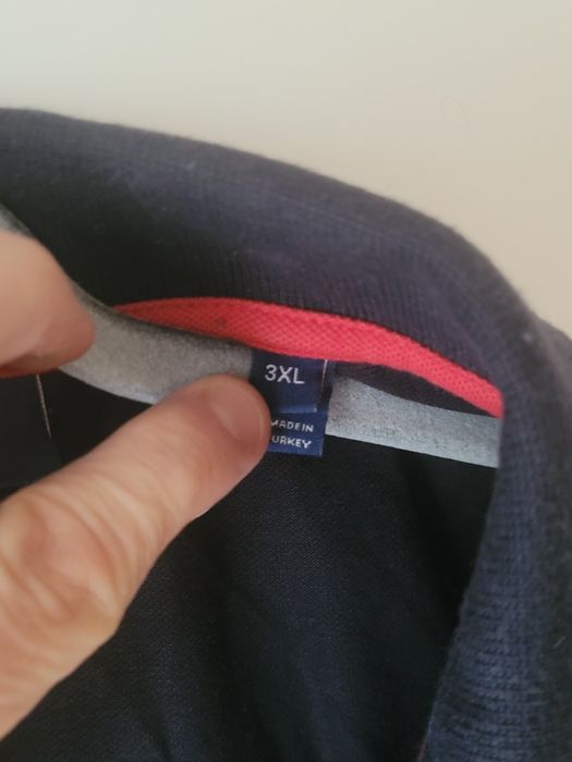 Sprzedam granatowa koszulkę polo firmy Gant w rozmiarze 3 XL.