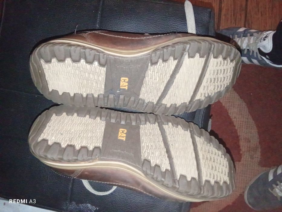 Sapatos cat em bom estado