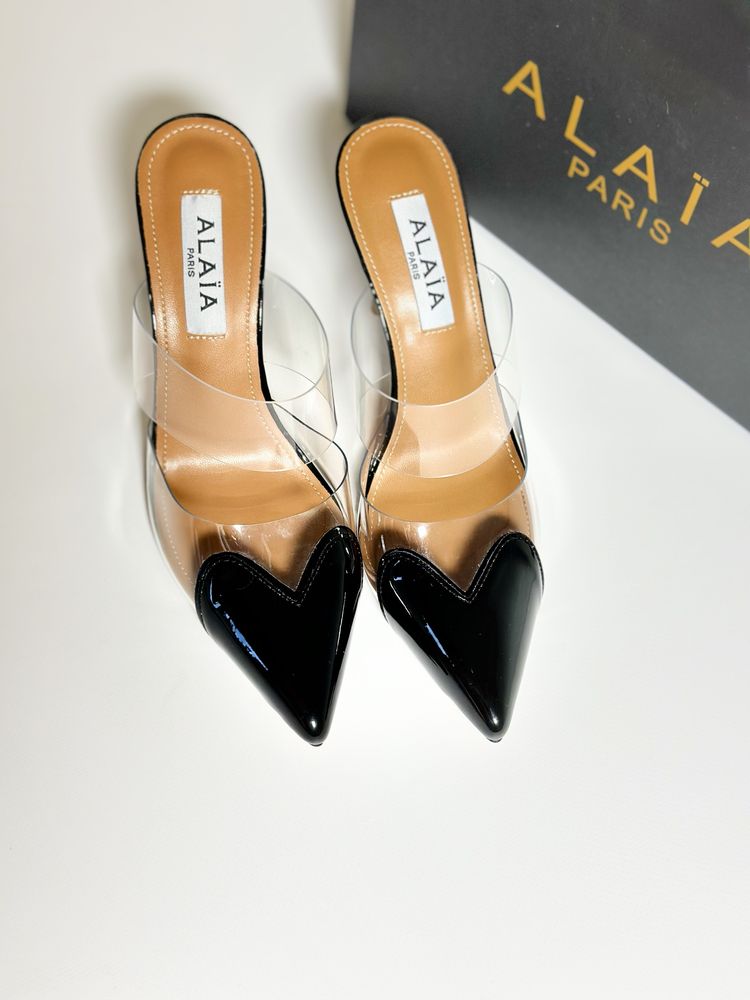 Туфлі ALAÏA.