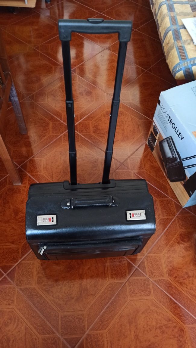 Leder trolley em pele
