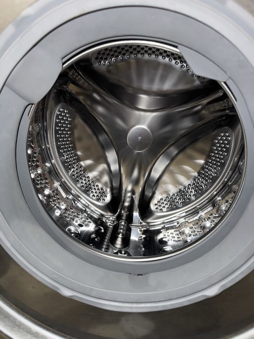 Продам стильну пральну машину LG ThinQ 7 кг! Стан ідеал!