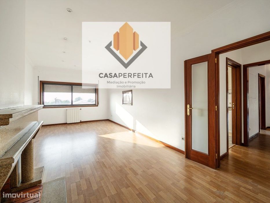 Apartamento T2 com Varandas e Lugar de Garagem - a 1500 metros da P...