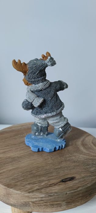 Figurka świąteczna renifer na łyżwach