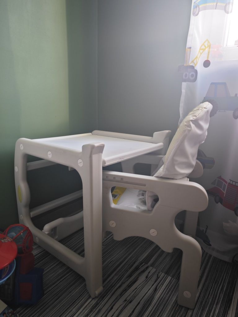 Krzesło do karmienia 2w1 stolik