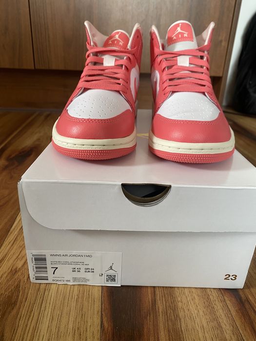 Jordan 1 Mid Strawberries and Cream 38