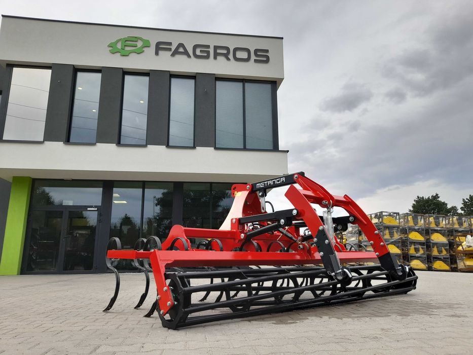 # AGREGAT UPRAWOWY Przedsiewny Uprawowo Siewny Wał SIEWNIK Głębosz