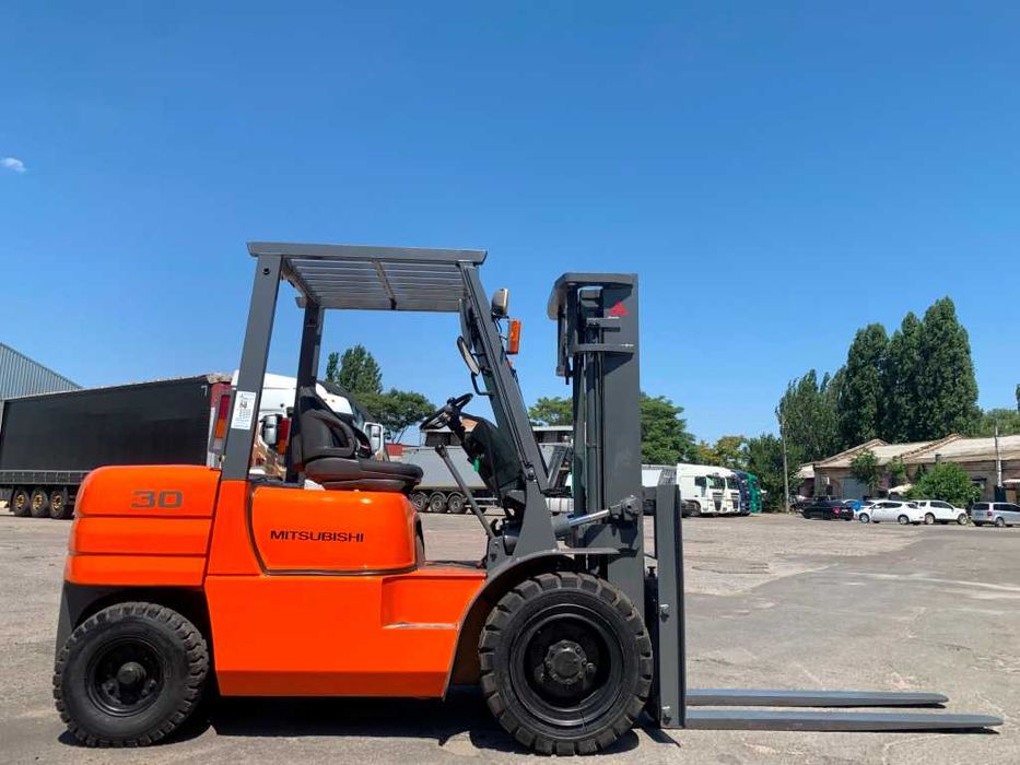 Навантажувач вилковий Mitsubishi на 15 великих нових колесах пневмо