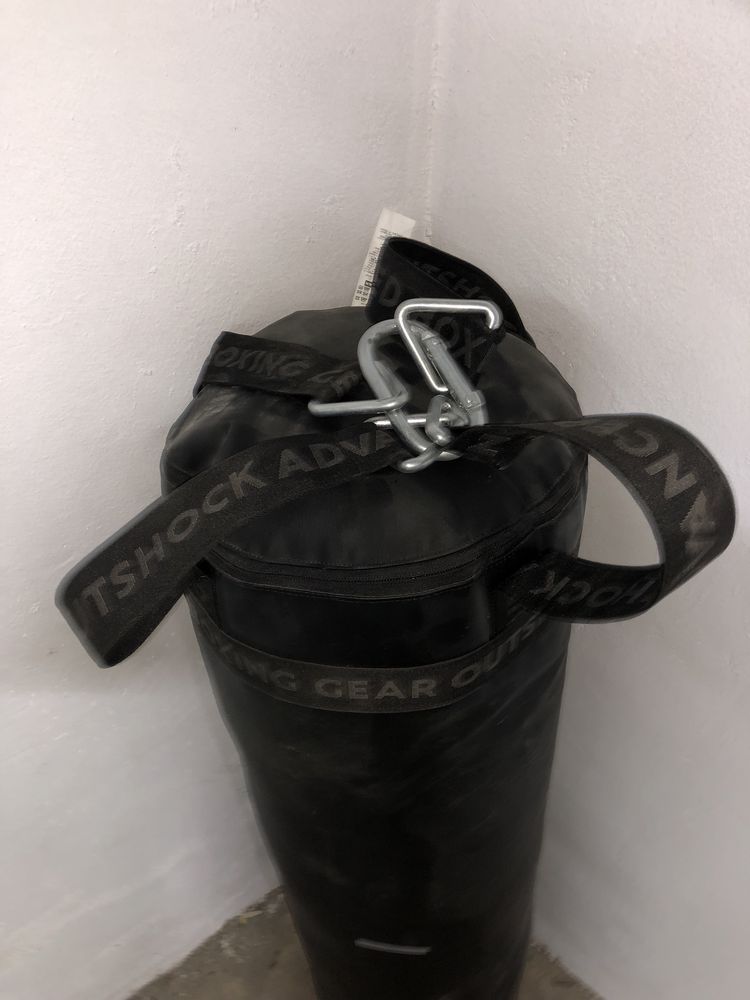 Saco de boxe como novo com suporte lara teto e luvas de bixe com ligas