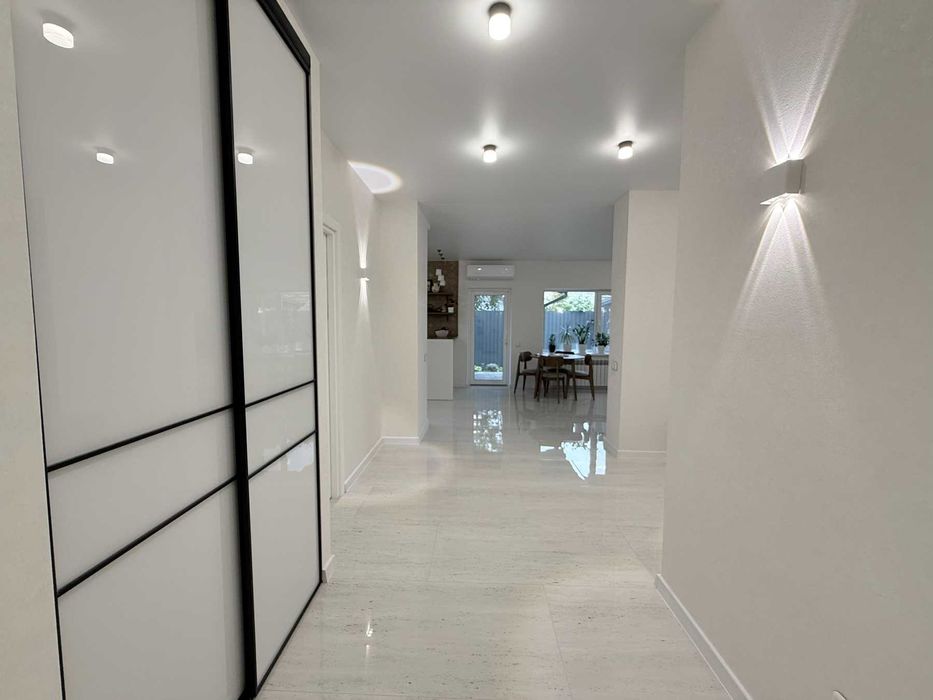 Будинок з євроремонтом у Полтаві, 107 м², 3 кімнати та кухня-студія