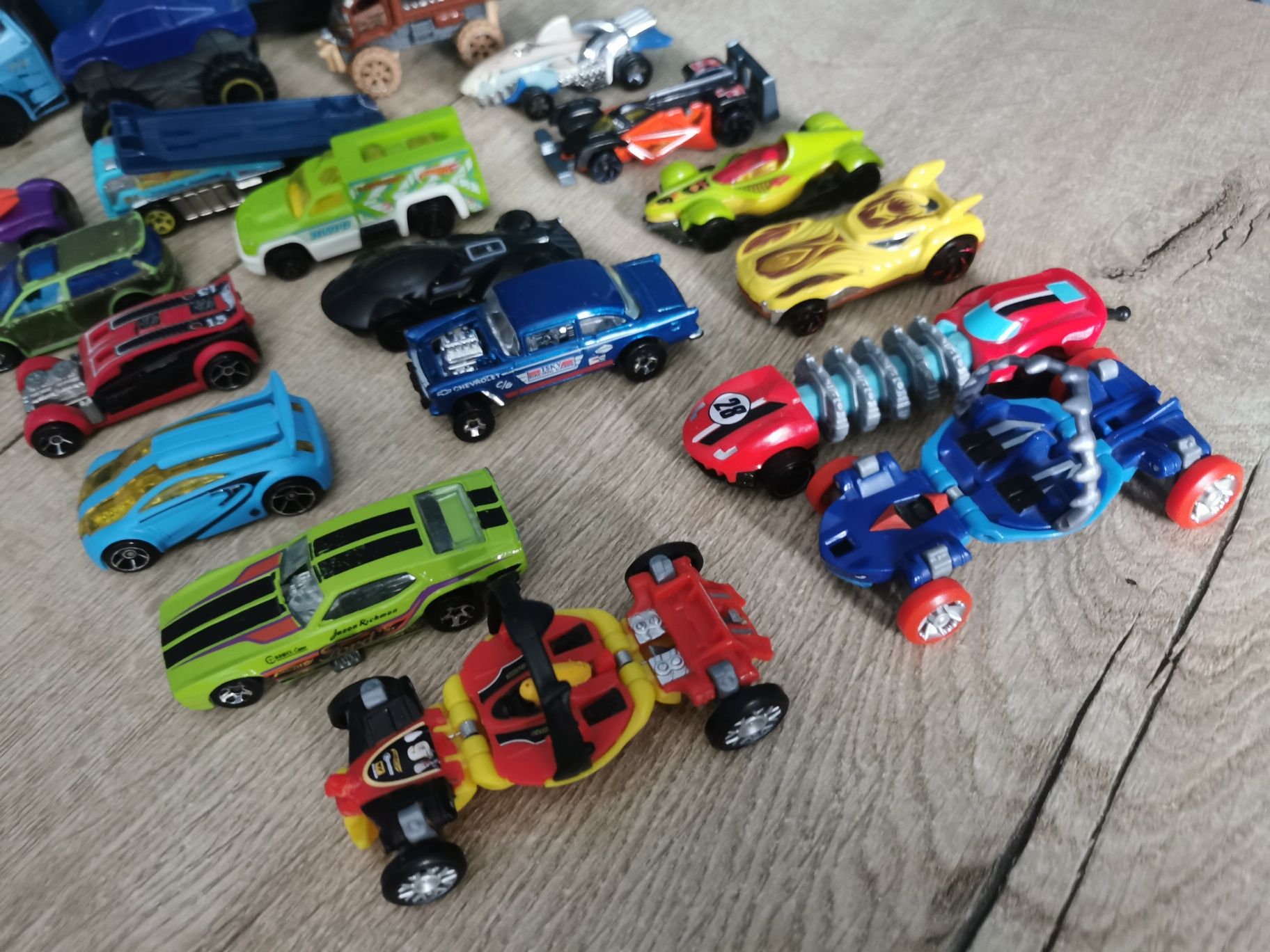 HotWheels, samochodziki i tor