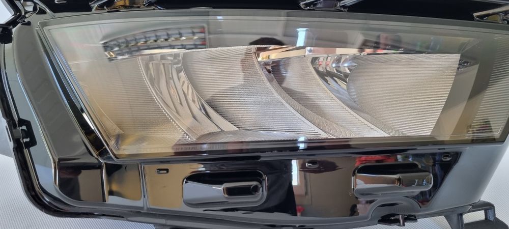 Lampa prawy przód skoda kamiq ful led nowa oryginał