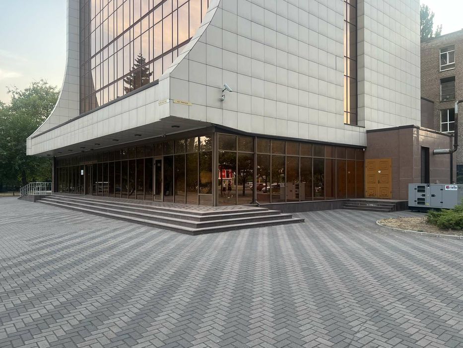 Сдам в аренду помещение на красной линии