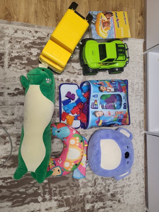 Іграшки, брязкальця, конструктор