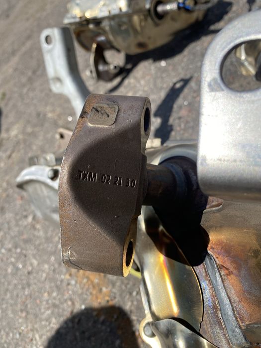 Коллектор выпускной с катализатором Nissan Rogue Т33 2021 2.5 та 1.5т