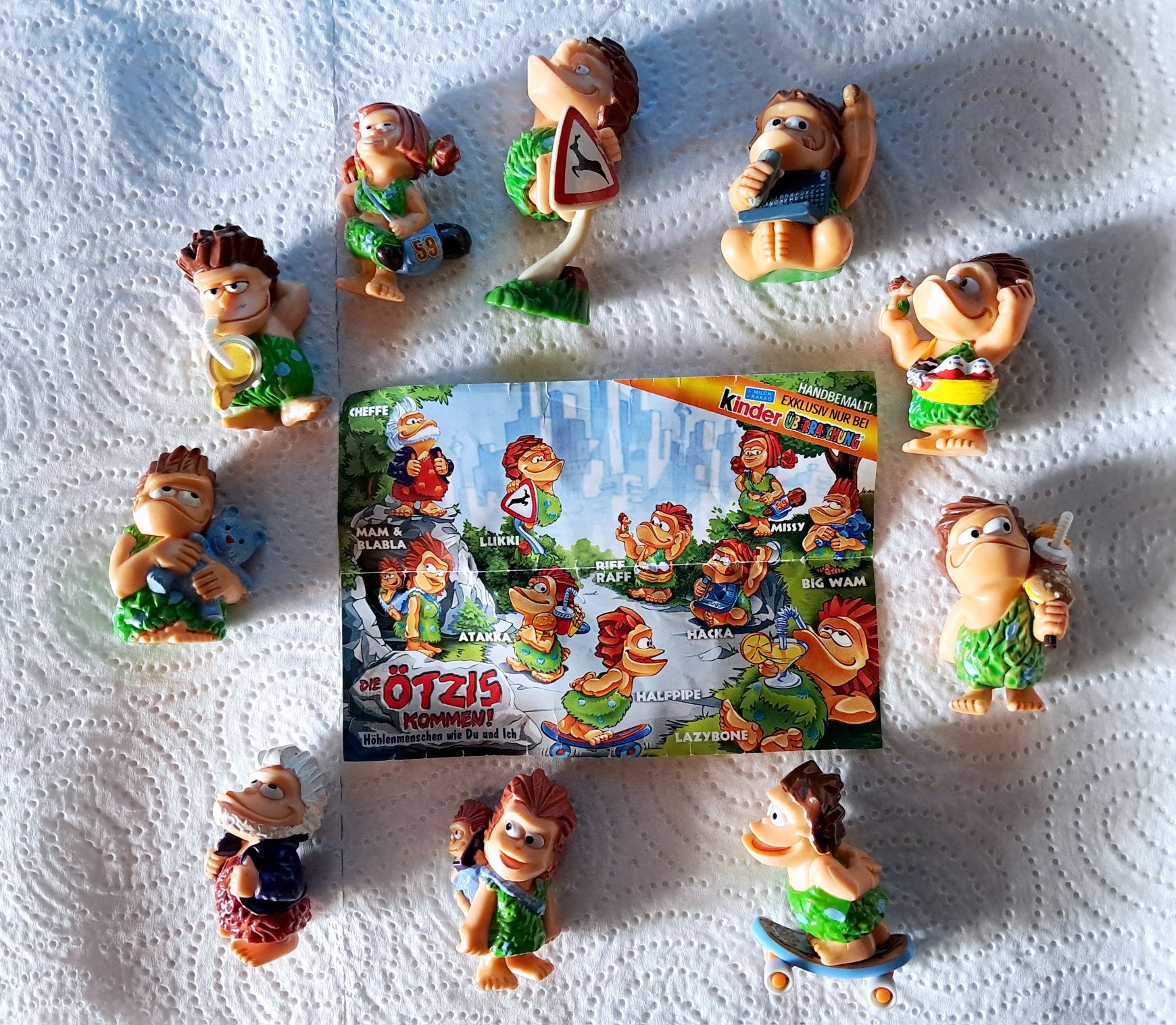 Jaskiniowcy figurki kinder