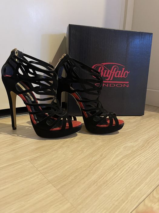 Szpilki Buffalo rozmiar 40