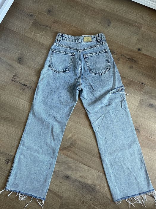 Джинси з розрізом