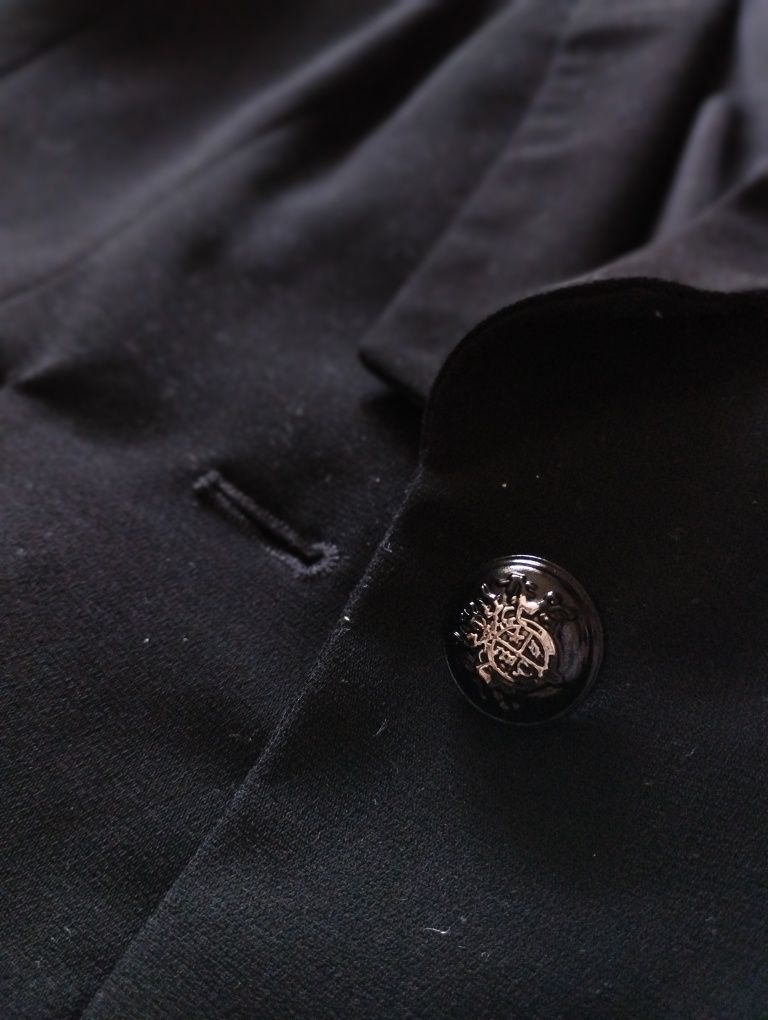 Elegancka taliowana czarna marynarka żakiet dunnes stores