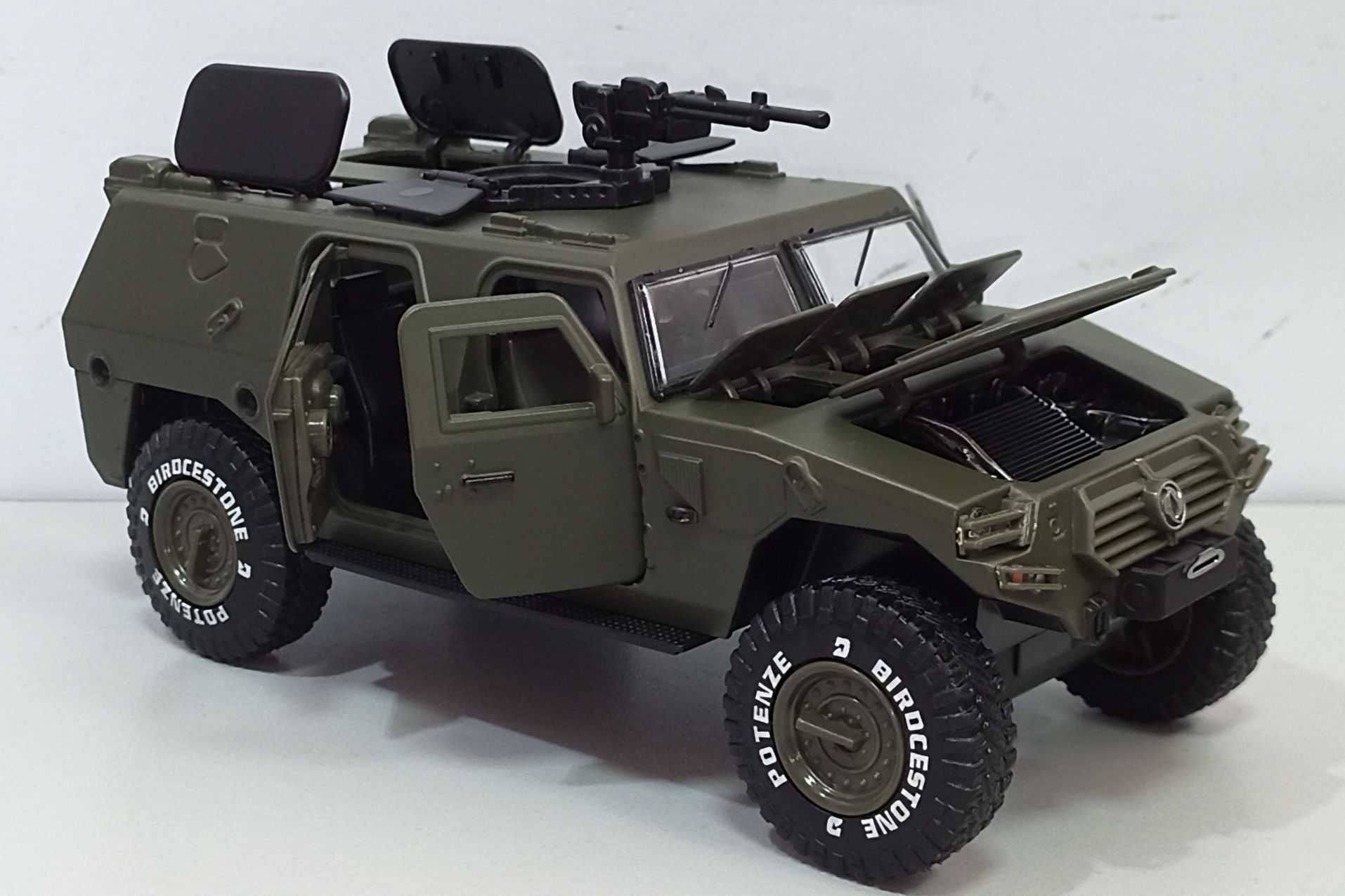Бронемашина DONGFENG Warrior модель 1:28 ТМ Автосвіт Металл свет звук