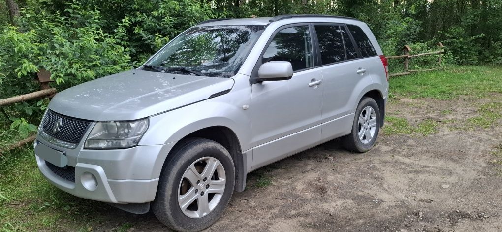 Suzuki Grand Vitara 2.0 + gaz ladna uszkodzony silnik