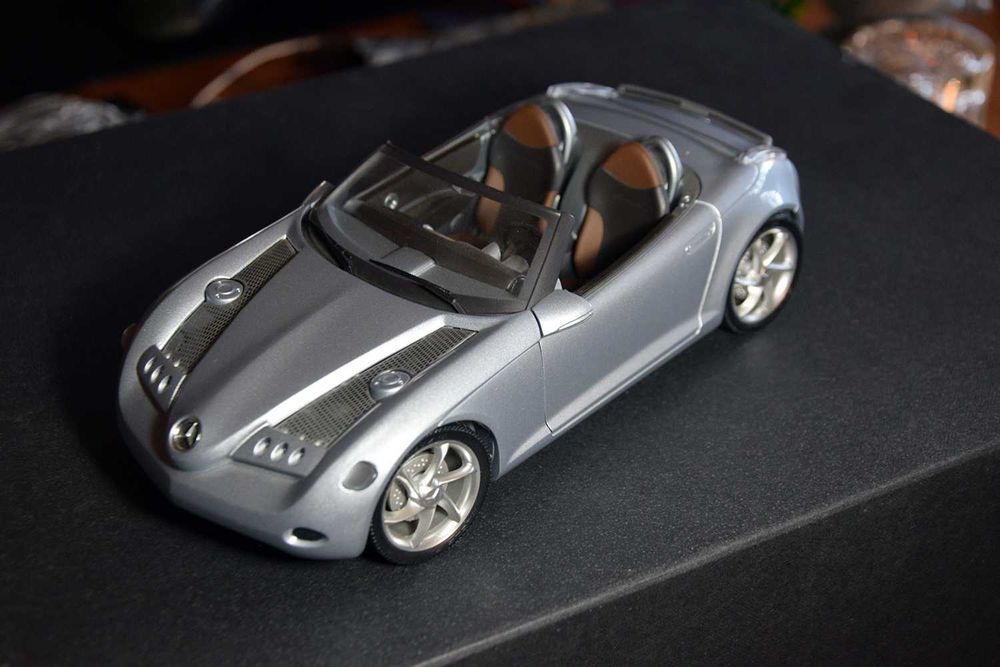 Mercedes SLA Roadster 1/18