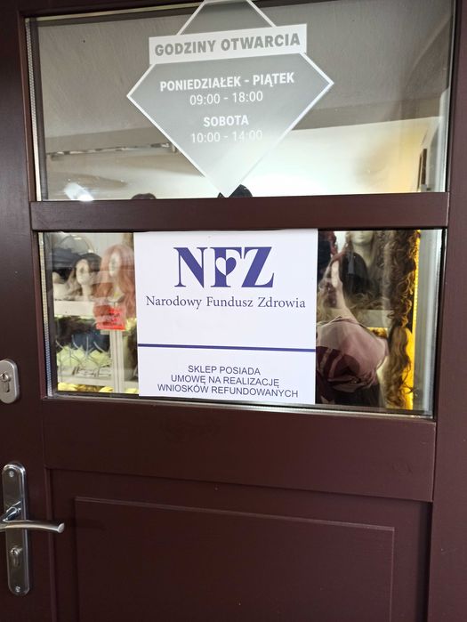 Krótka peruka z grzywką na mikroskórze Donut  -Nessaja wigs shop