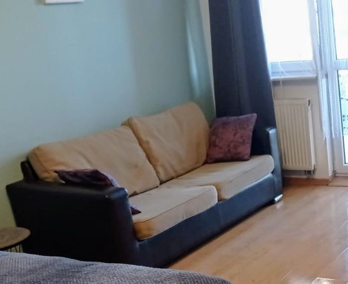 Sofa z funkcją spania oraz fotel