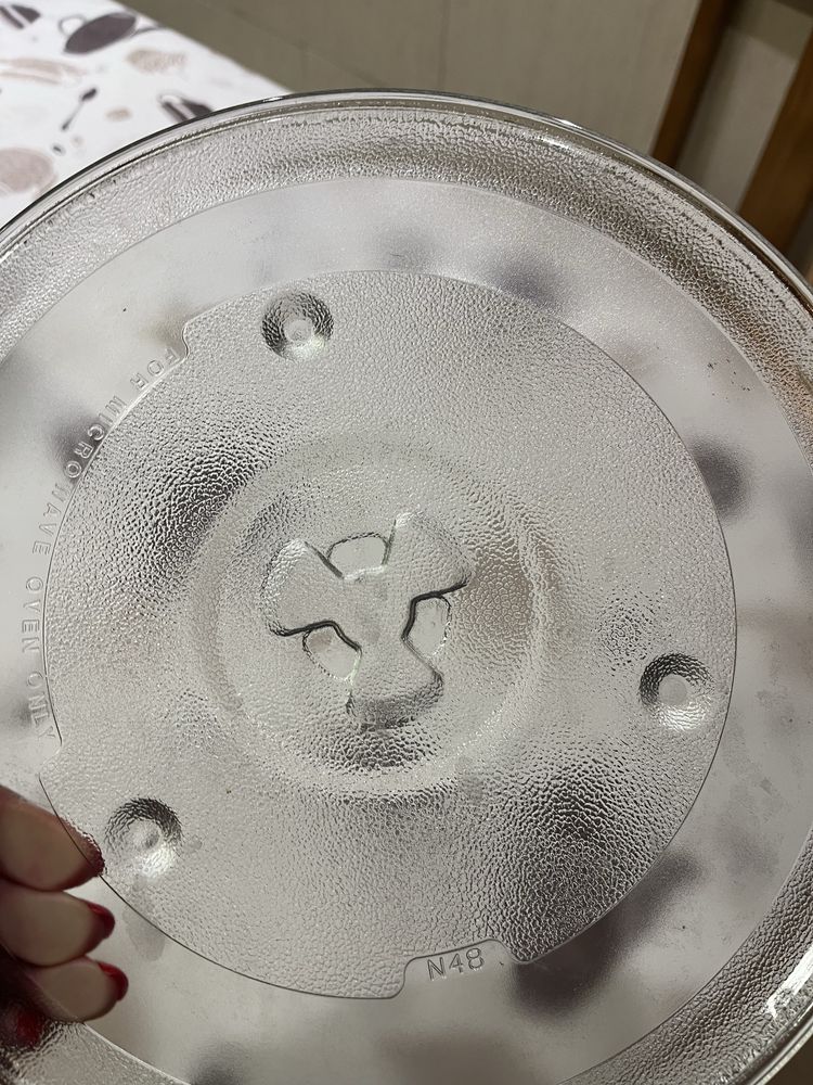 Dois pratos para microondas , cada 5€
