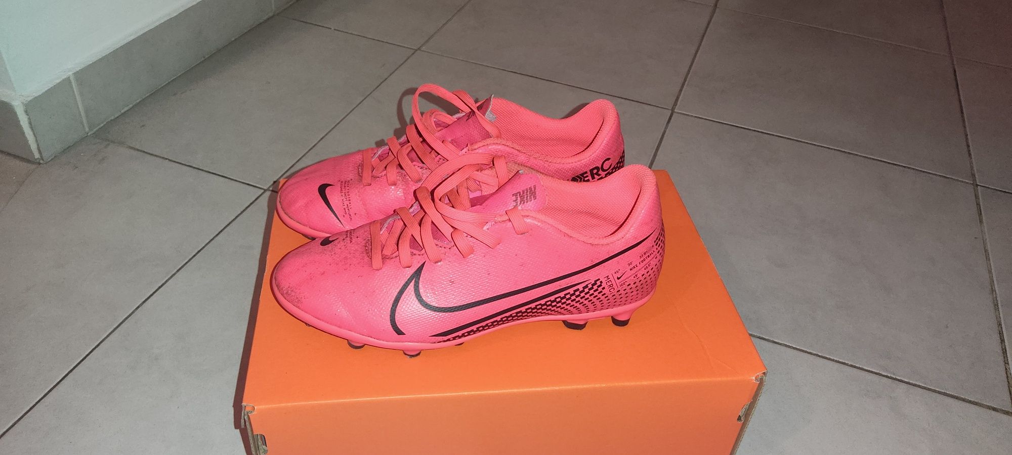 Chuteiras Nike Tamanho 36 em bom estado