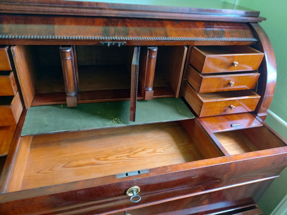 Antyczny sekretarzyk