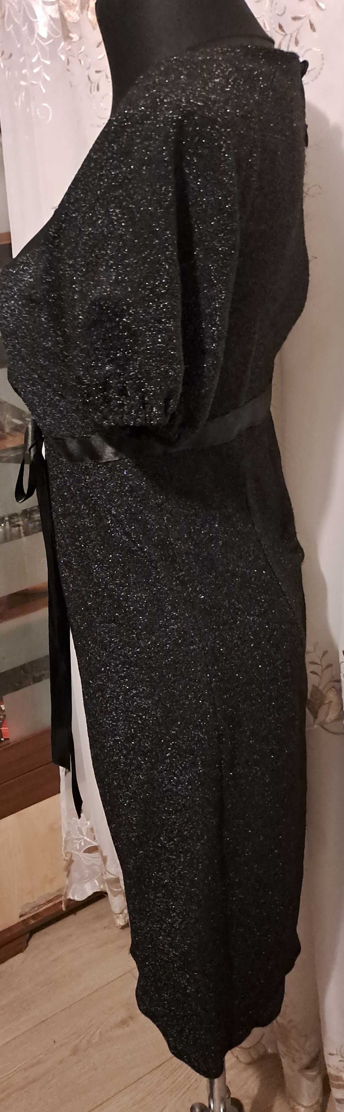 Sukienka czarna z blyskiem z krotkim rękawem  xl Walls