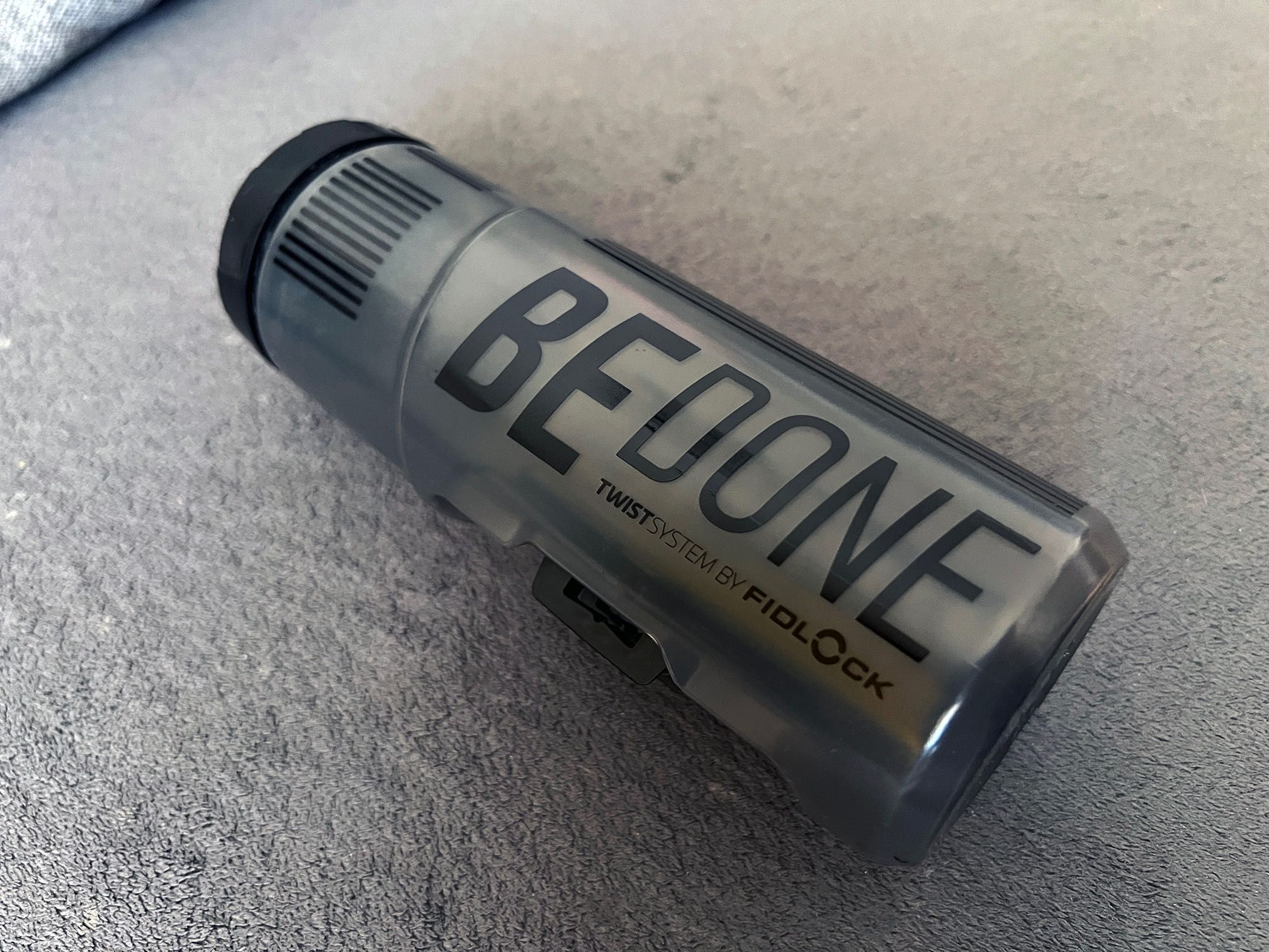Bidon rowerowy do systemu FIDLOCK Twist Limited "Be Done" - 600ml
