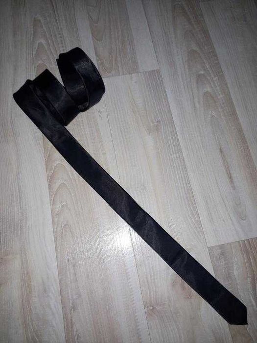 Черный атласный галстук