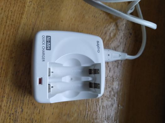 ładowarka Sanyo AA, AAA