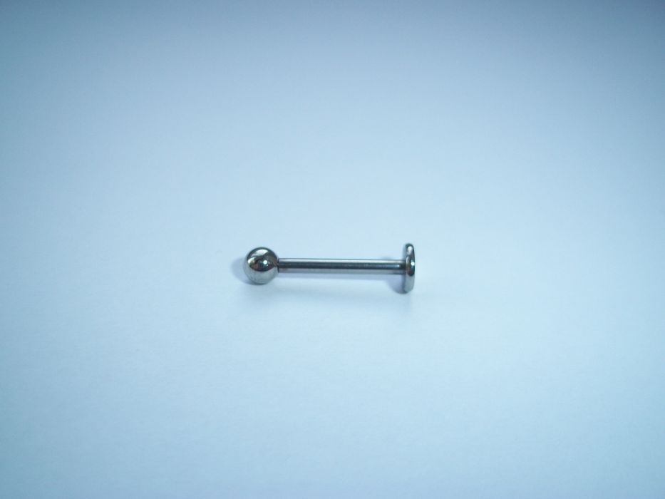 Лабрет для пірсингу