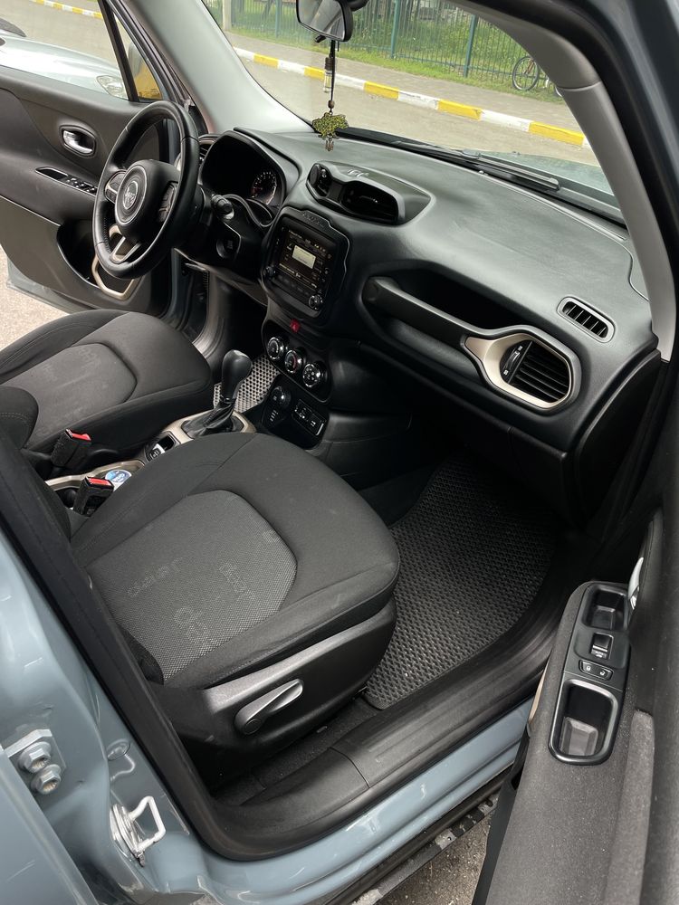 Jeep Renegade 2017 (торг)