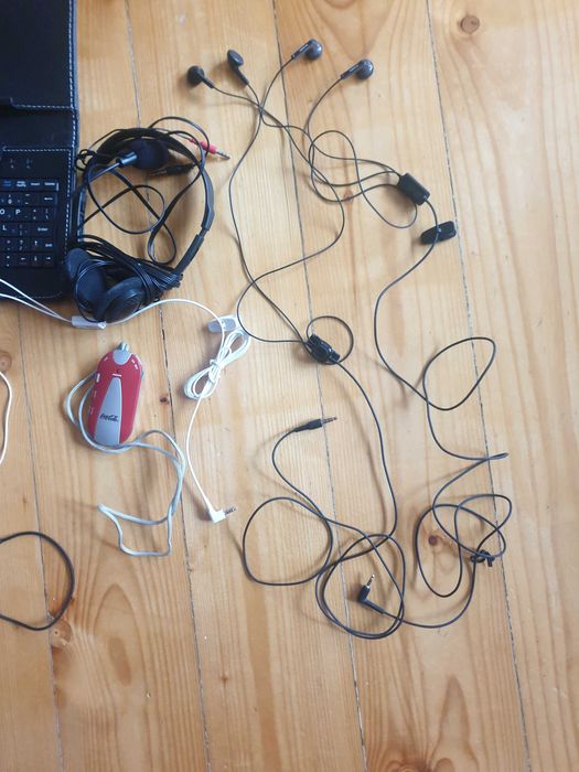 Miks Słuchawek i Elektroniki Ponad 6 sztuk