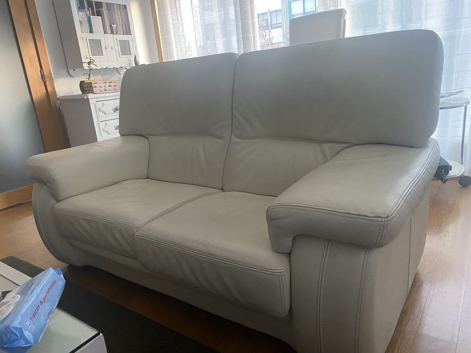 Sofá em pele genuina