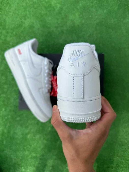 Buty meskie Mokasyny Nike_Air_Force_1_Low_Supreme_White R.38.5