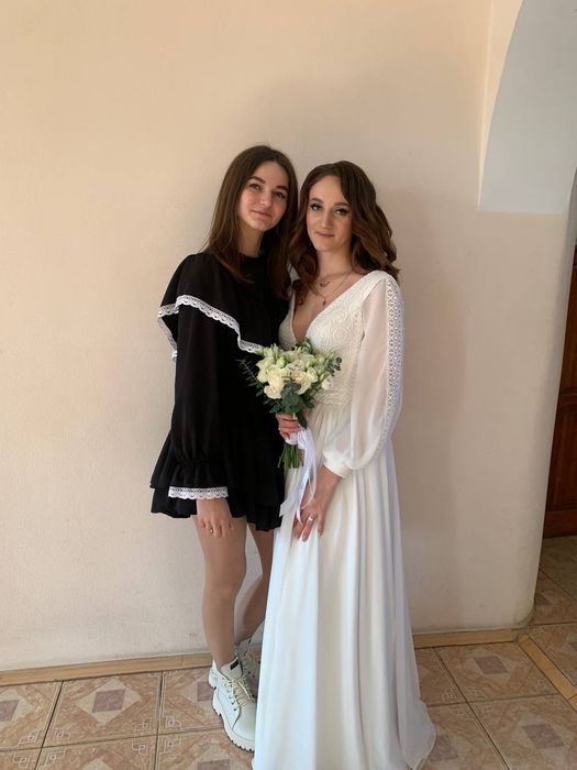 Продам весільну сукню