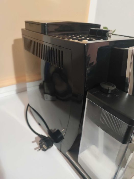Еавомашина Delonghi 23.450