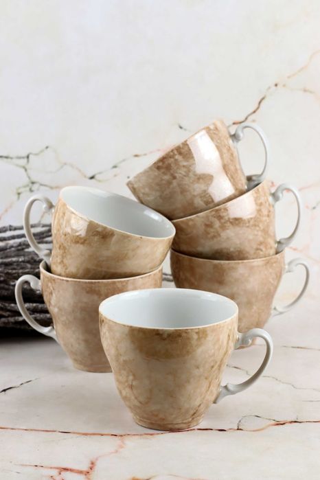 Porcelanowa filiżanka w kolorze jasnego brązu Włocławek porcelana prl