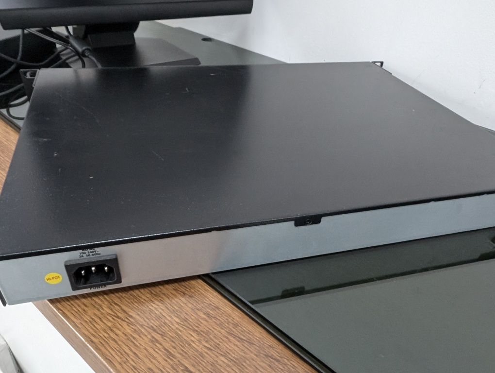 Маршрутизатор Edge-Core ES3528M-24 порта PoE