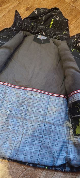 Зимова куртка на хлопчика , розмір 140